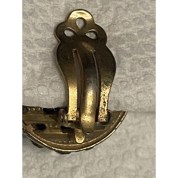 Vintage Emerald Green Sparkling Clip-on Earrings Rhinestones Gold-tone Clusters - Picture 12 of 12